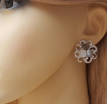 Zilveren oorbellen gezet met Toermalijnkwarts en Maansteen
