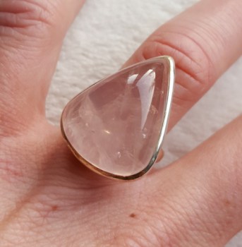 Zilveren ring gezet met druppelvormige cabochon Rozenkwarts 17.3