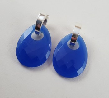 Zilveren creolen met ovale hanger van blauw Chalcedoon