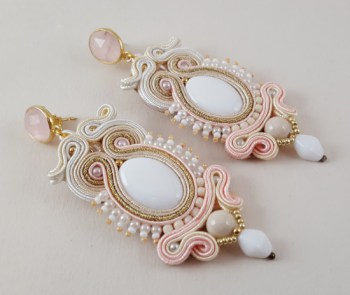 Vergulde oorbellen met roze Chalcedoon en handgemaakte hanger