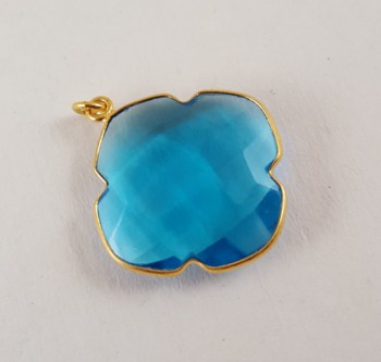 Goud vergulde hanger met klaver van blauw Topaas quartz