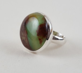 Zilveren ring gezet met ronde Boulder Chrysopraas 16.5 mm