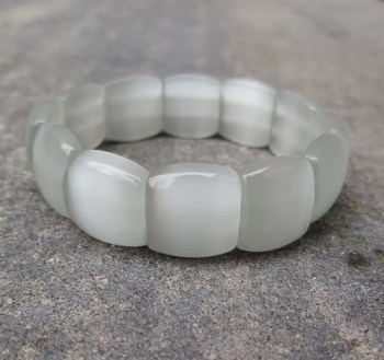 Brede witte Kattenoog strech armband