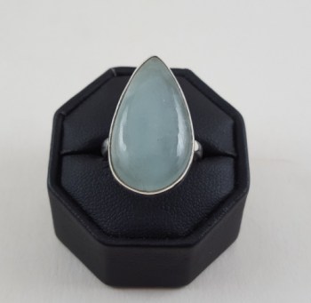 Zilveren ring gezet met druppelvormige cabochon Aquamarijn 18 mm