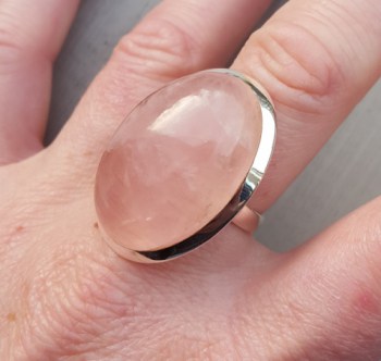 Zilveren ring gezet met grote ovale cabochon Rozenkwarts 19.3 mm