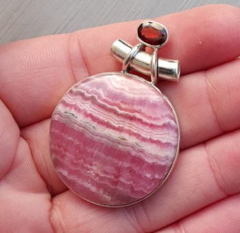 Zilveren hanger gezet met ronde Rhodochrosiet en Granaat
