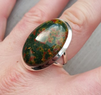 Zilveren ring met brede ovale Bloedsteen 18.5 mm