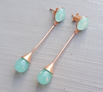 Rosé vergulde lange oorbellen gezet met aqua Chalcedoon