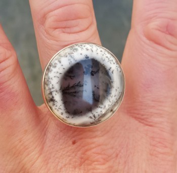 Zilveren ring gezet met ronde Dendriet Opaal 19 mm