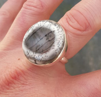 Zilveren ring gezet met ronde Dendriet Opaal 19 mm