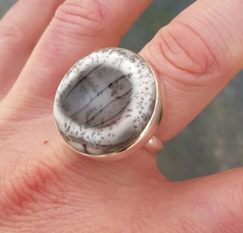 Zilveren ring gezet met ronde Dendriet Opaal 19 mm