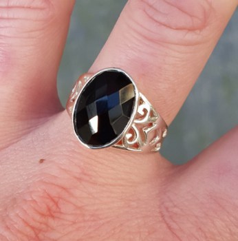 Zilveren ring gezet met ovale facet zwarte Onyx maat 19