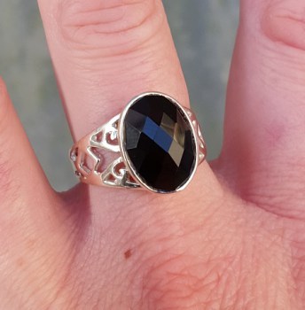 Zilveren ring gezet met ovale facet zwarte Onyx maat 19