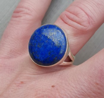 Zilveren ring gezet met ronde cabochon Lapis Lazuli 17.3 mm