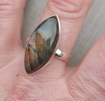 Zilveren ring gezet met marquise Labradoriet 20 mm
