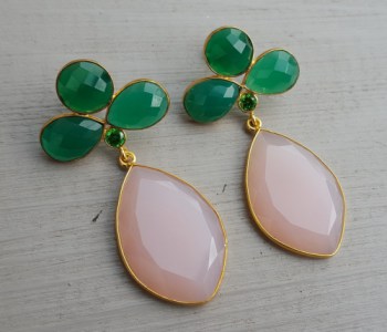 Vergulde oorbellen roze Chalcedoon, groene Onyx en groene quartz