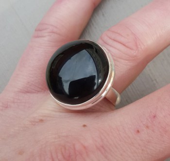 Zilveren edelsteen ring met ronde cabochon Onyx 17.3