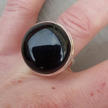 Zilveren edelsteen ring met ronde cabochon Onyx 17.3