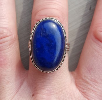 Zilveren ring ovale cabochon Lapis in bewerkte setting 18.5 mm