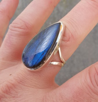 Zilveren ring met druppelvormige cabochon Labradoriet 19 mm