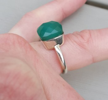 Zilveren ring met vierkante groene Onyx 18 of 20 mm