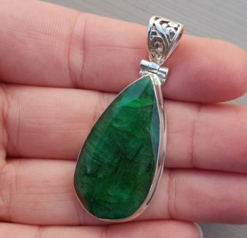 Zilveren hanger met druppelvormige facet Emerald