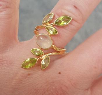 Rosé vergulde ring gezet met Prehniet en Peridot 17.3 mm