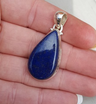 Zilveren hanger gezet met druppelvormige cabochon Lapis