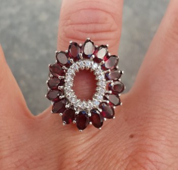 Zilveren ring gezet met Rhodoliet Granaat en Zirkonia 17.7 mm