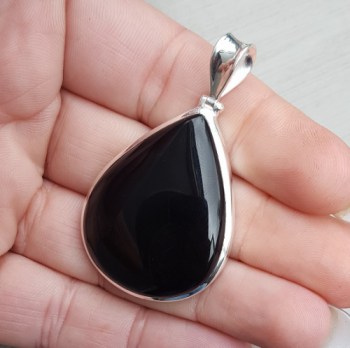 Zilveren hanger met druppelvormige cabochon zwarte Onyx