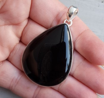 Zilveren hanger gezet met brede druppelvormige zwarte Onyx