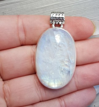 Zilveren edelsteenhanger ovale cabochon regenboog Maansteen