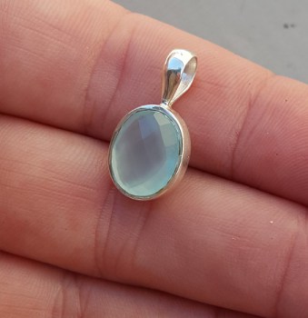 Zilveren hanger gezet met kleine ovale aqua Chalcedoon