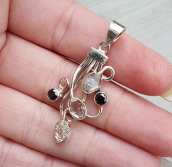 Zilveren hanger gezet met Herkimer Diamant en Onyx