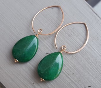 Oorbellen met gladde groene Jade