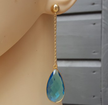 Goud vergulde oorbellen met blauwe Topaas quartz briolet