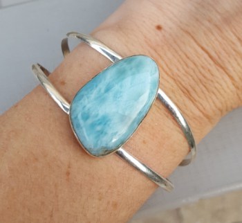 Zilveren armband gezet met grote Larimar