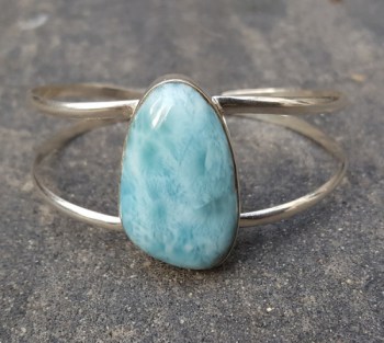 Zilveren armband gezet met grote Larimar