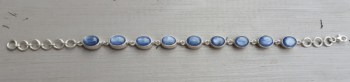 Zilveren armband met ovale cabochon Kyaniet schakels