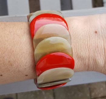 Armband van Buffelhoorn rood gelakt