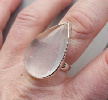 Zilveren ring gezet met druppelvormige Seleniet 18.5 mm