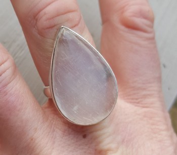 Zilveren ring gezet met druppelvormige Seleniet 18.5 mm