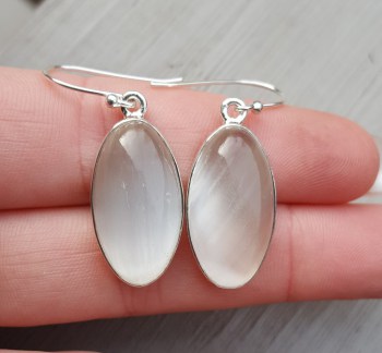 Zilveren oorbellen met brede ovale Seleniet