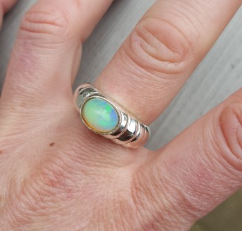 Zilveren ring dwarsliggende ovale Ethiopische Opaal 18