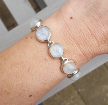Zilveren armband gezet met ronde regenboog Maanstenen