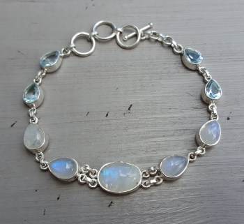 Zilveren armband gezet met blauwe Topazen en Maanstenen