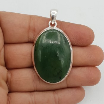 Zilveren hanger gezet met smalle ovale Jade