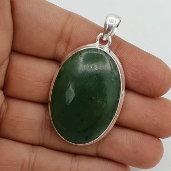 Zilveren hanger gezet met smalle ovale Jade