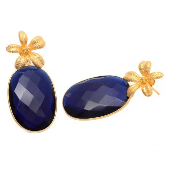 Goud vergulde oorbellen gezet met ovale Saffier blauwe quartz