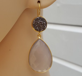 Goud vergulde oorbellen met grijze Chalcedoon en druzy Titanium